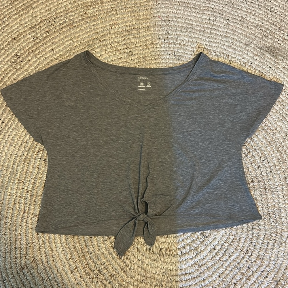 Crop v-neck top with tie front | like new | Gap Fit